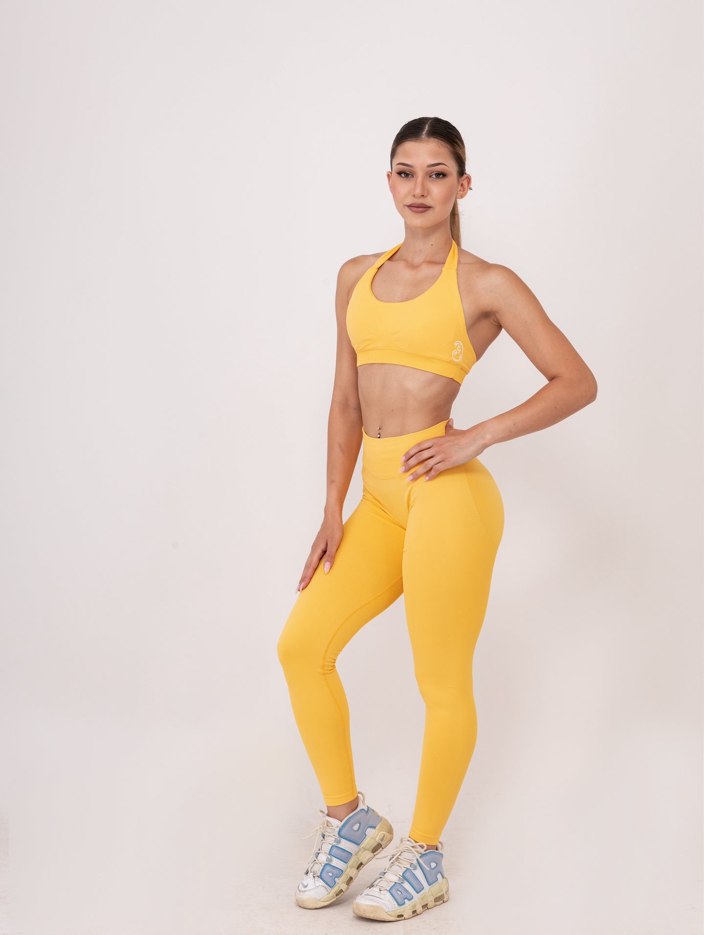 Fit Bunny Gravity клин в жълто - безшевен дамски клин в жълт цвят ниска рипсена талия и силиконово лого на заек.
