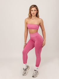 Fit Bunny Delta безшевен спортен екип с омбре ефект в розов цвят. Бюстие без презрамки и спортен дамски клин.
