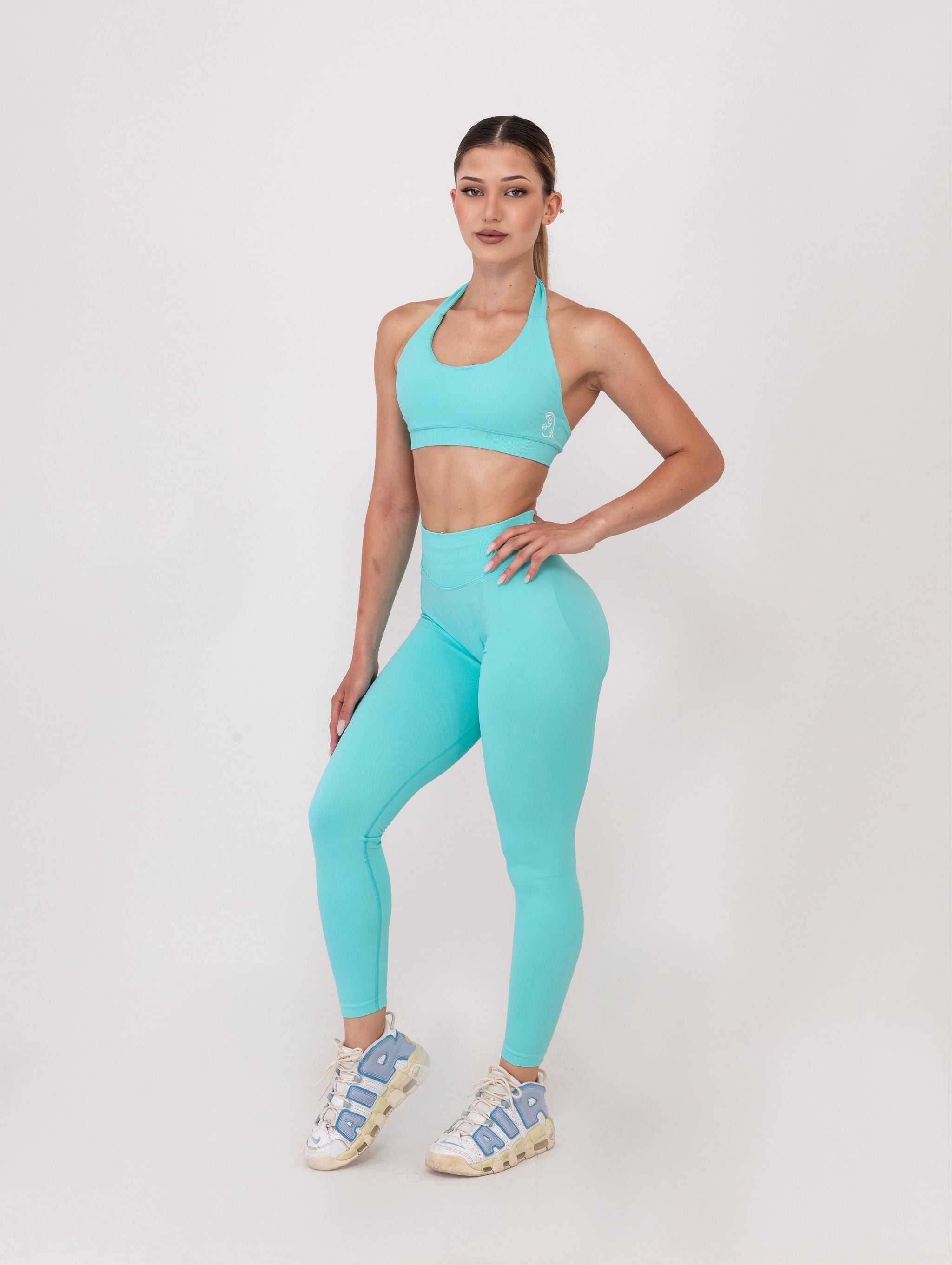 Fit Bunny Gravity клин в тюркоазено синьо - безшевен дамски клин с ниска рипсена талия и силиконово лого на заек.